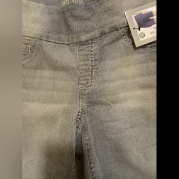 Sound Style - Pull On Slimming Bermuda Shorts W/ Comfort Stretch, Small 4-6, 1- - Picture 10 of 12